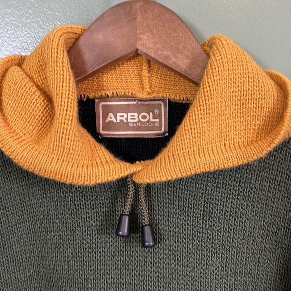 Arbol Bariloche vintage pullover hooded sweater with draw strings. - Picture 3 of 3